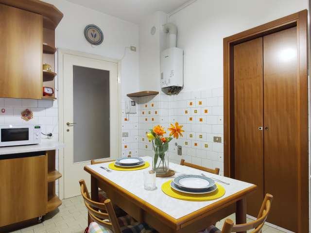 Stanze in affitto in appartamento con 3 camere da letto a Milano