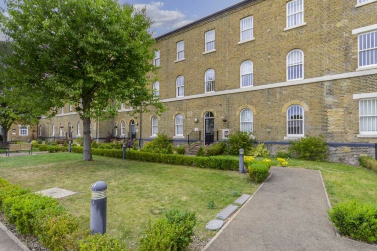 apartment for rent in Hilda Road Southall, UB2