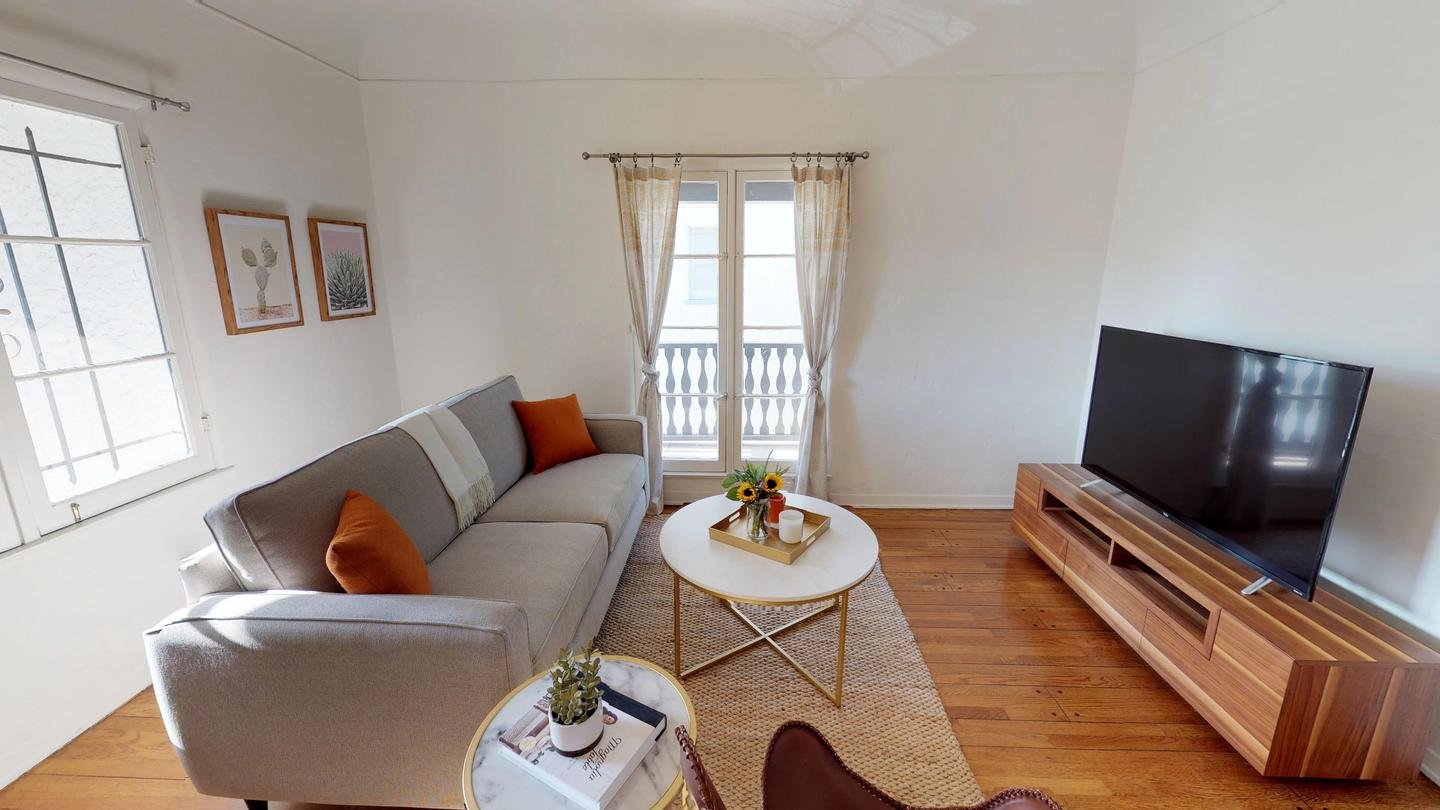 Inviting La Brea home with charming patio (Has a House)