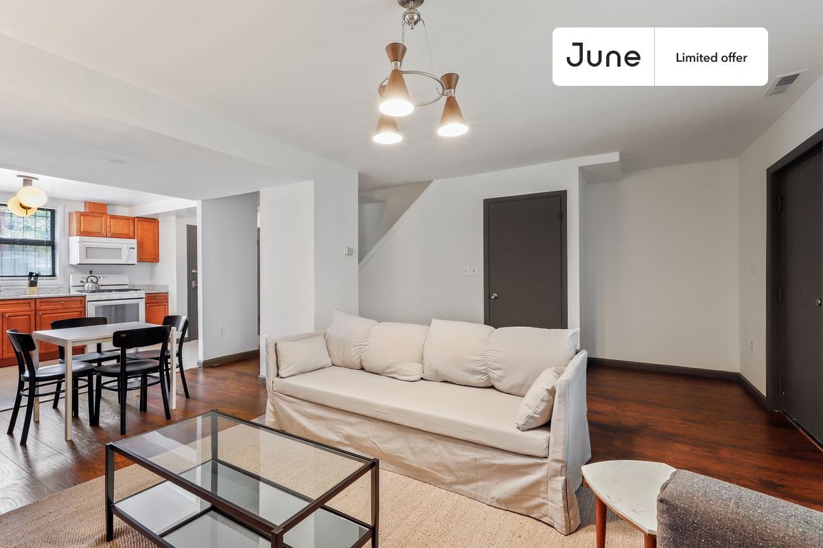 Queen bedroom in 5 bed/2 bath home in Logan Circle  #415 BD (Has a Condo)