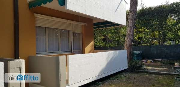 Monolocale arredato con terrazzo Vittoria apuana