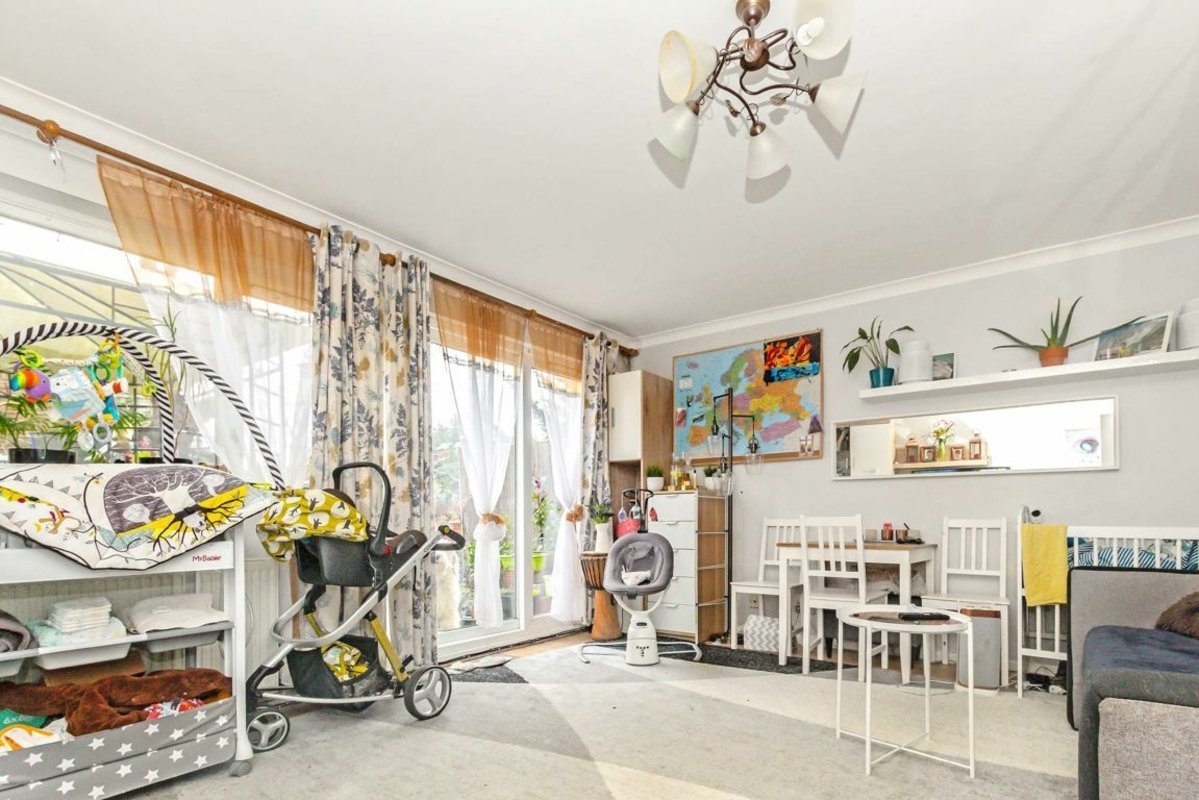 apartment for rent in Avenue Road Hampton, TW12
