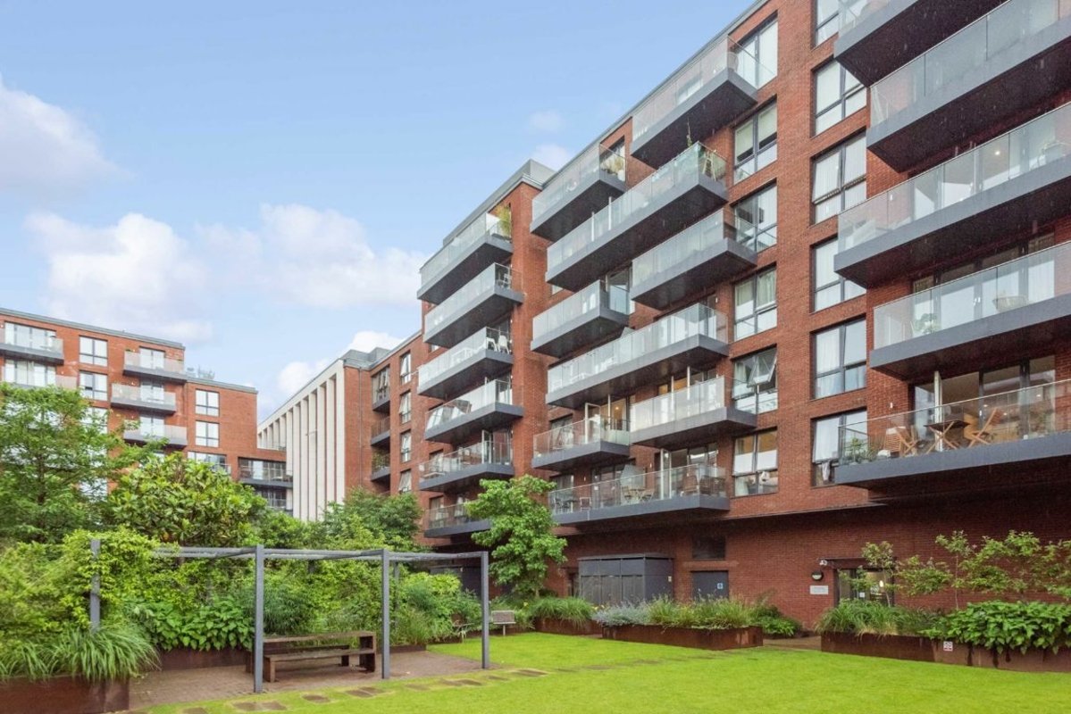 apartment for rent in Gaumont Place Streatham, SW2