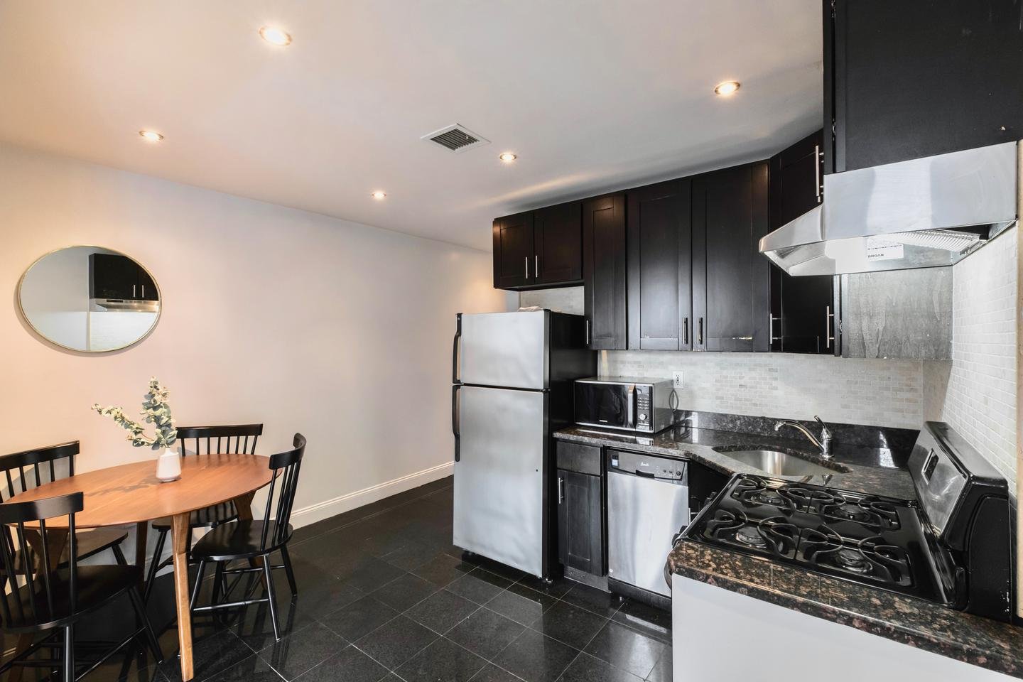 Sleek Upper West Side apartment with gorgeous city views (Has an Apartment)