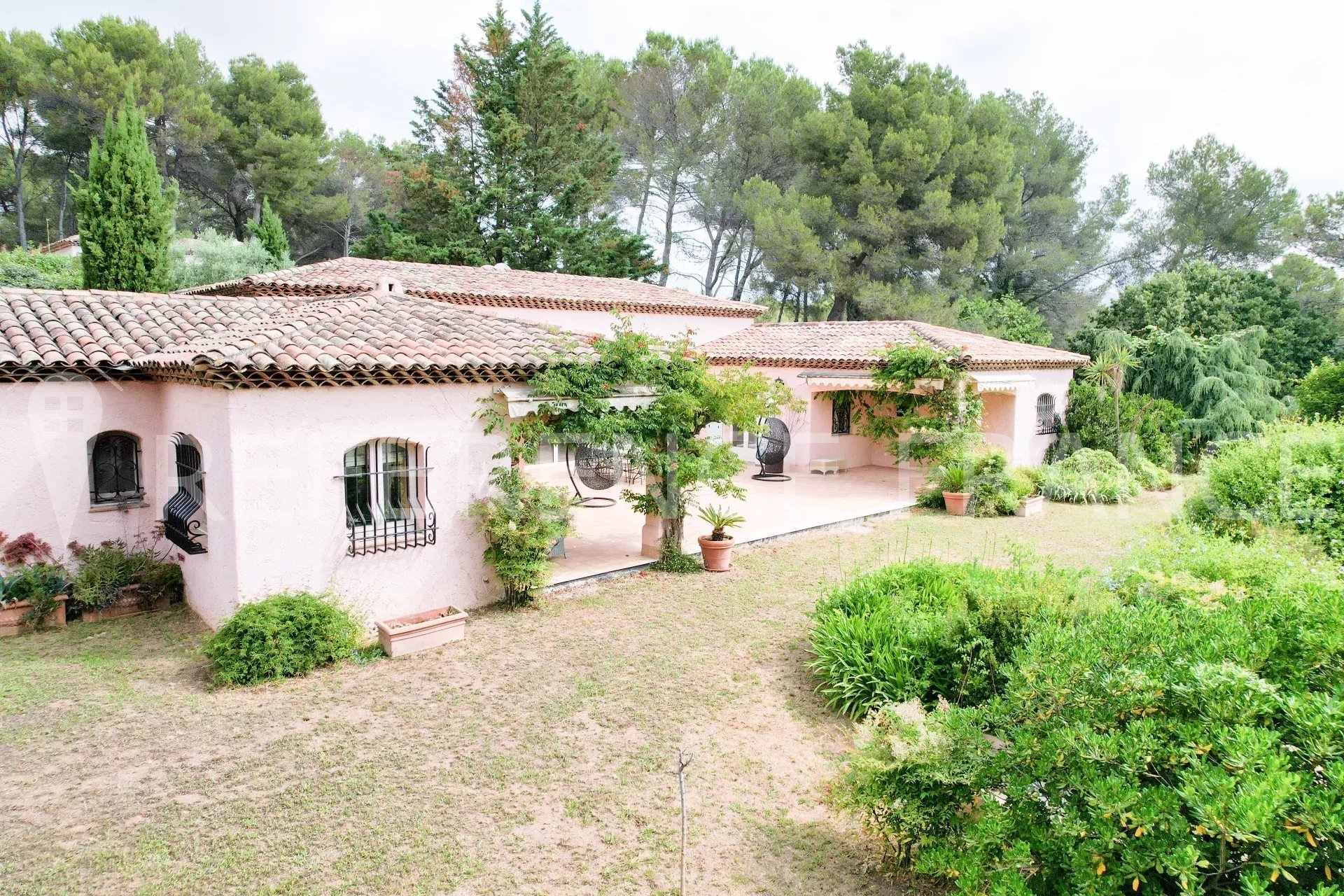 Maison 8 pièces - 435m2 - MOUGINS