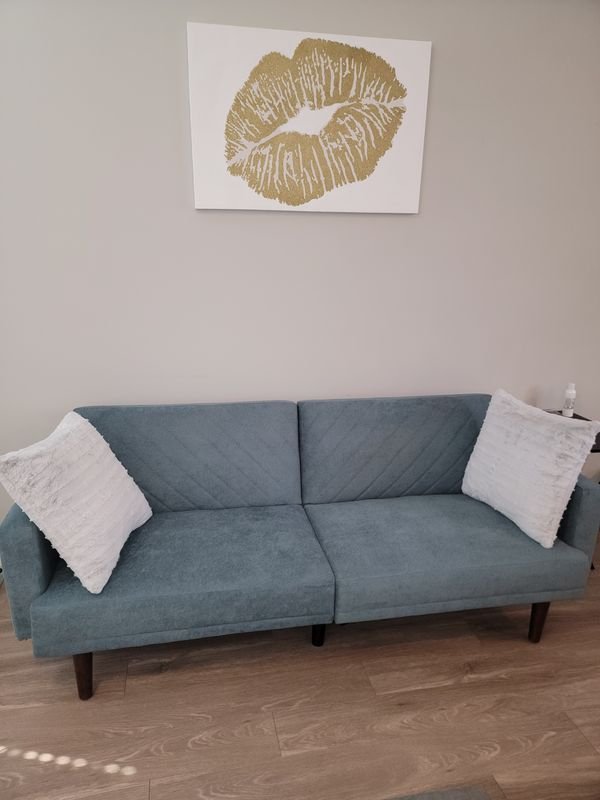 Lindsey M (Has an Apartment)