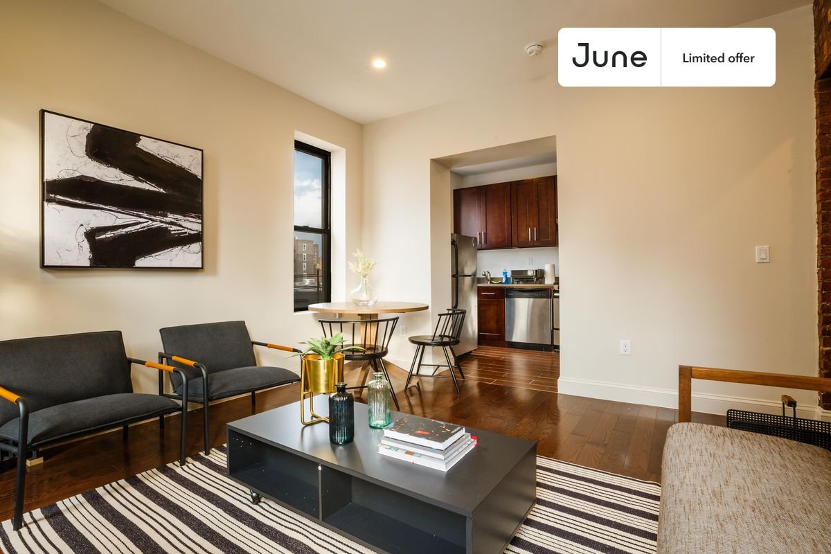 Queen bedroom in 4 bed/1 bath home in West Harlem  #125 C (Has a Condo)