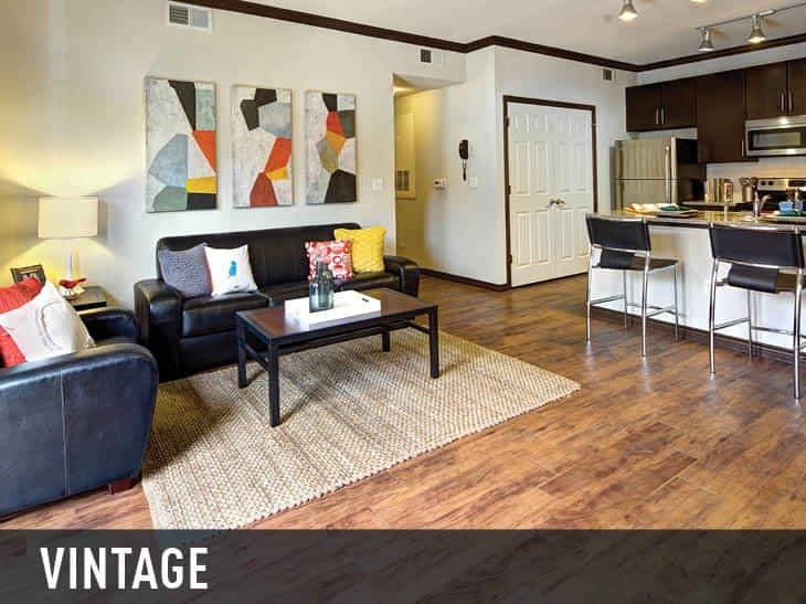 Texan : 4 Bed - 4 Bath - D (Has an Apartment)