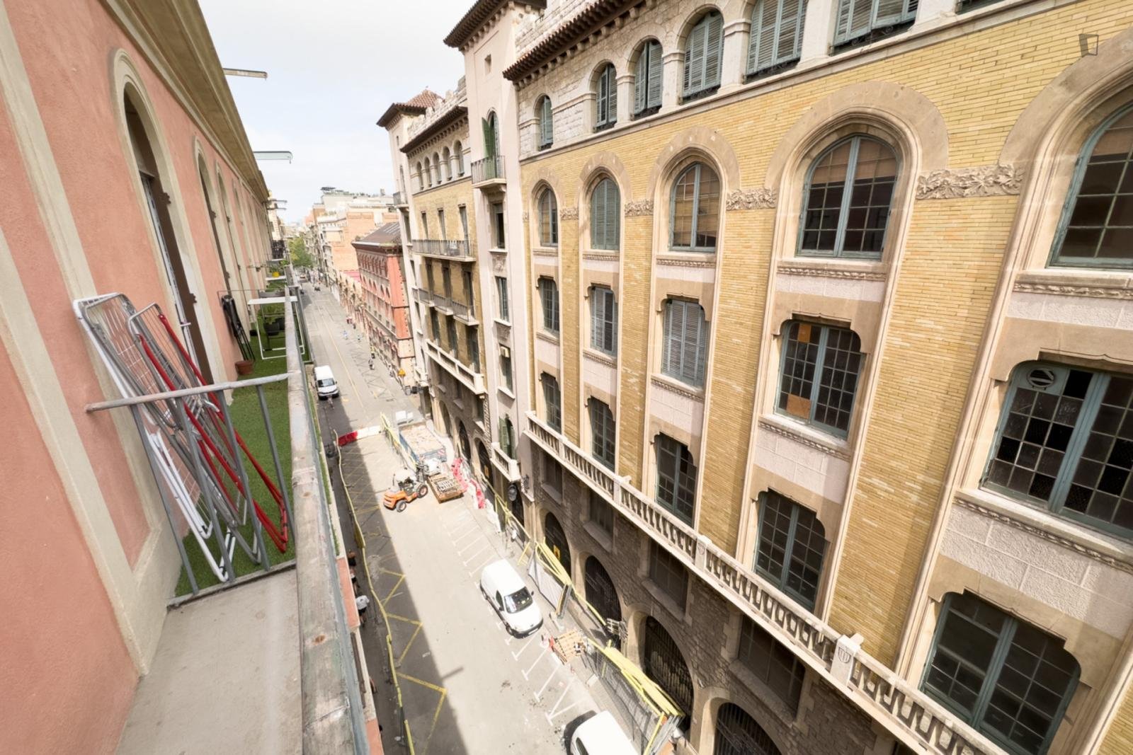 Very nice double bedroom in proximity to Plaça de Catalunya