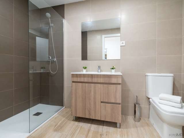 ¡Habitaciones en alquiler en un apartamento de 4 habitaciones en Madrid!