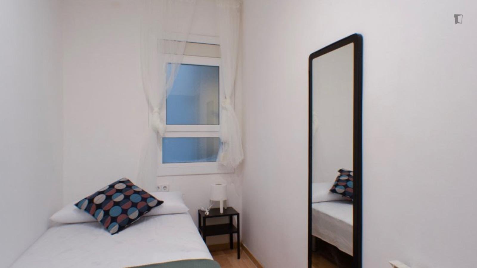 Double bedroom with a balcony, near the Urgell