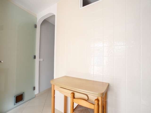 Apartamento de 2 dormitorios en alquiler en El Perellonet, Valencia.