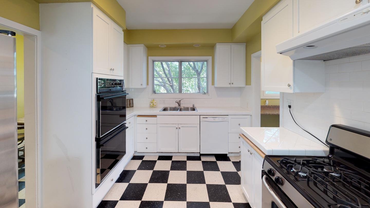 One of a kind La Brea home near The Grove (Has a House)