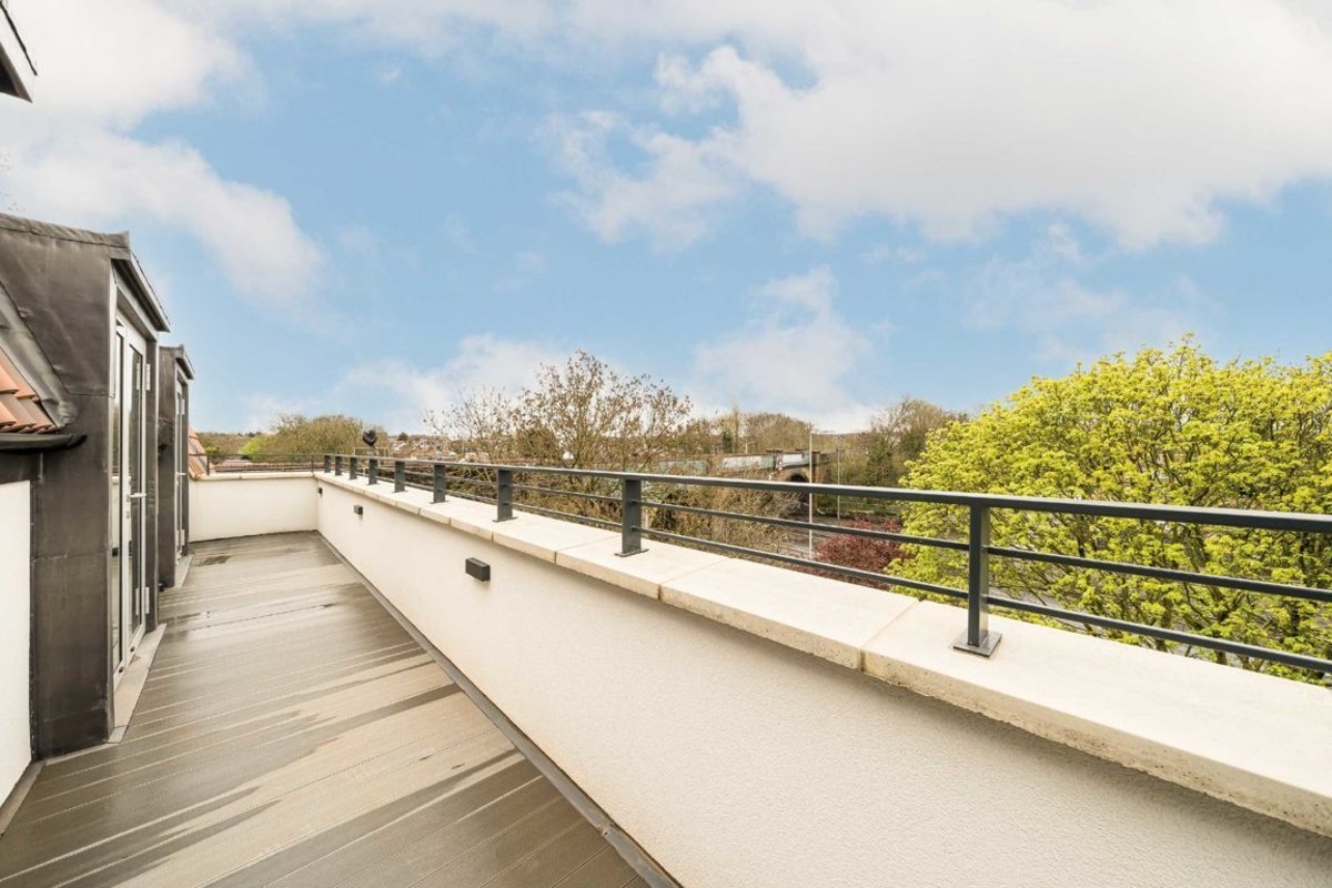 apartment for rent in Shirehall Lane Hendon, NW4