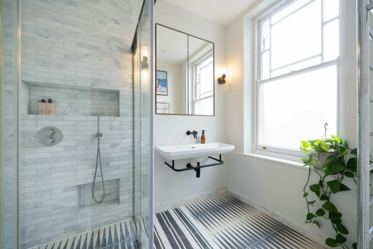 House for Rent in Callcott Road, NW6