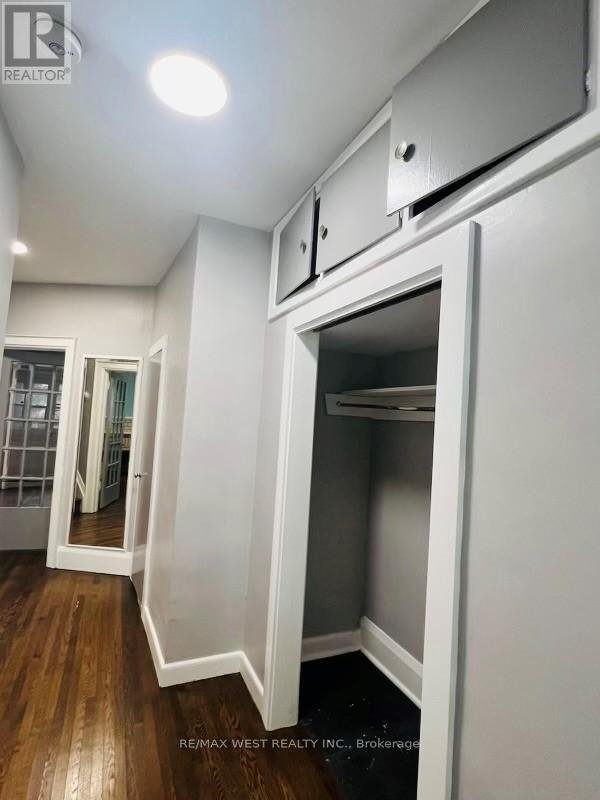 apartment at M6P3B6, Toronto, Canada